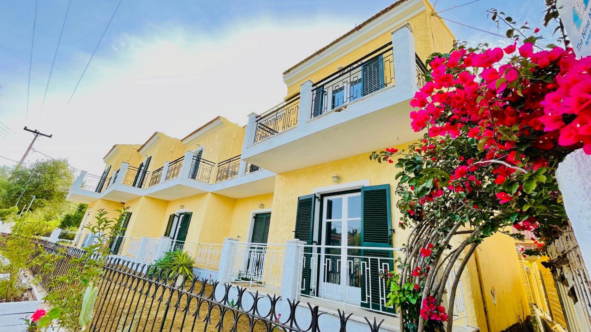 Kavos Aparthotel Exterior photo